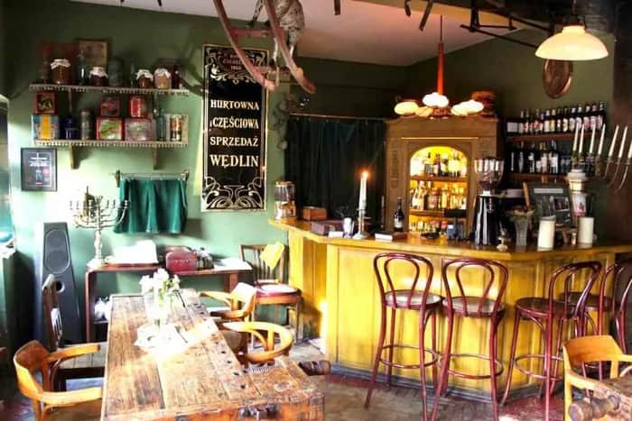 Gdzie zjeść w Kazimierzu? Odkryj najlepsze miejsca na posiłek