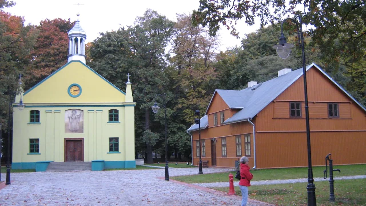 Muzeum włókiennictwa w Łodzi: odkryj fascynującą historię skansenu