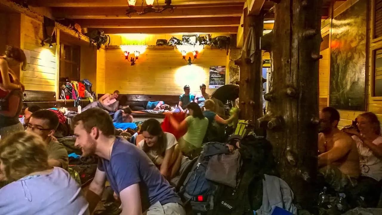 Czy schronisko może odmówić noclegu? Poznaj ważne zasady i wyjątki