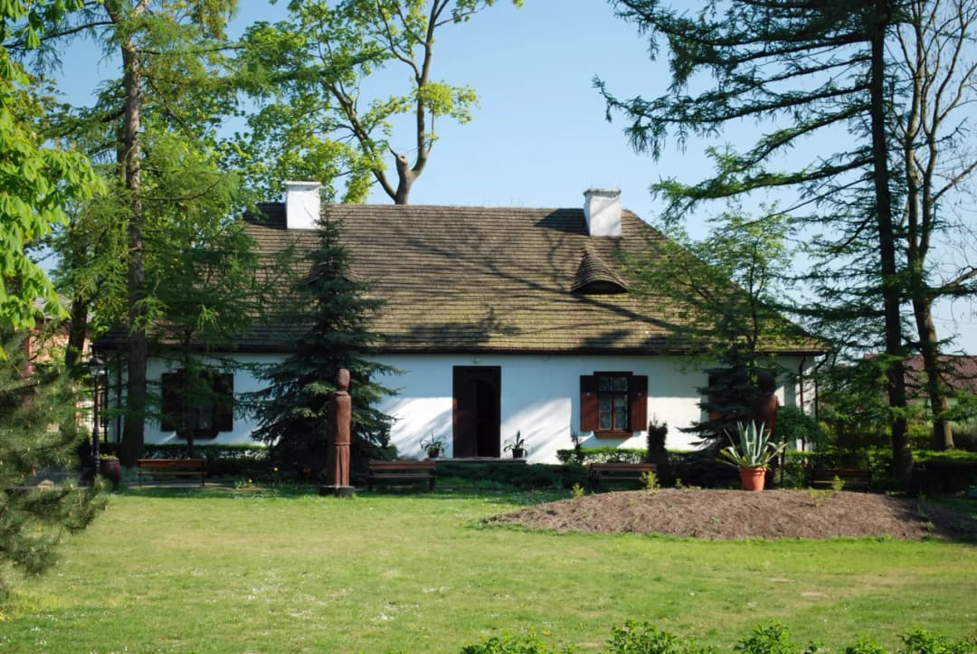Dworek Henryka Sienkiewicza: historia i tajemnice pisarza w Oblęgorku